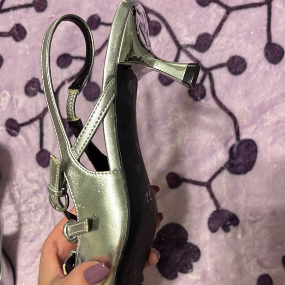 Madden Girl Metallic Silver Kitten Heels Pointed Toe with Buckles - Picture 3 of 6